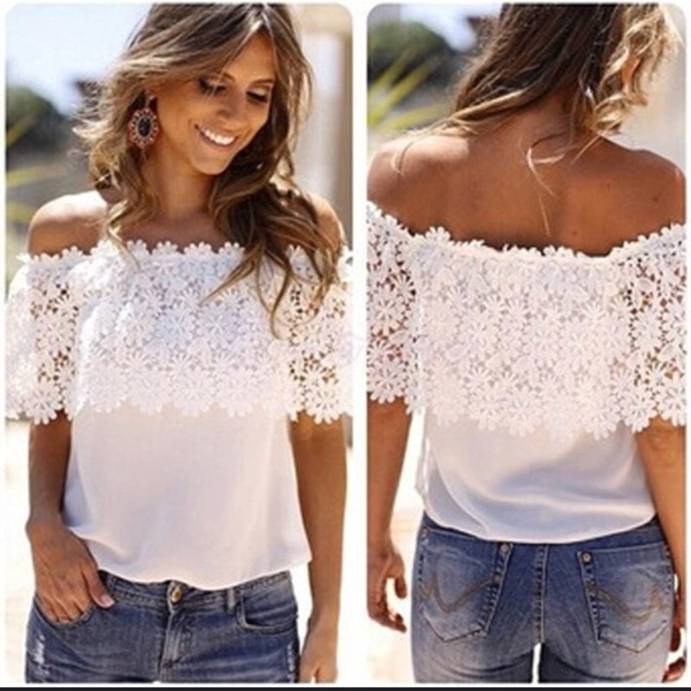 🎈☀️SOLD🎈☀️White lace off the shoulder.